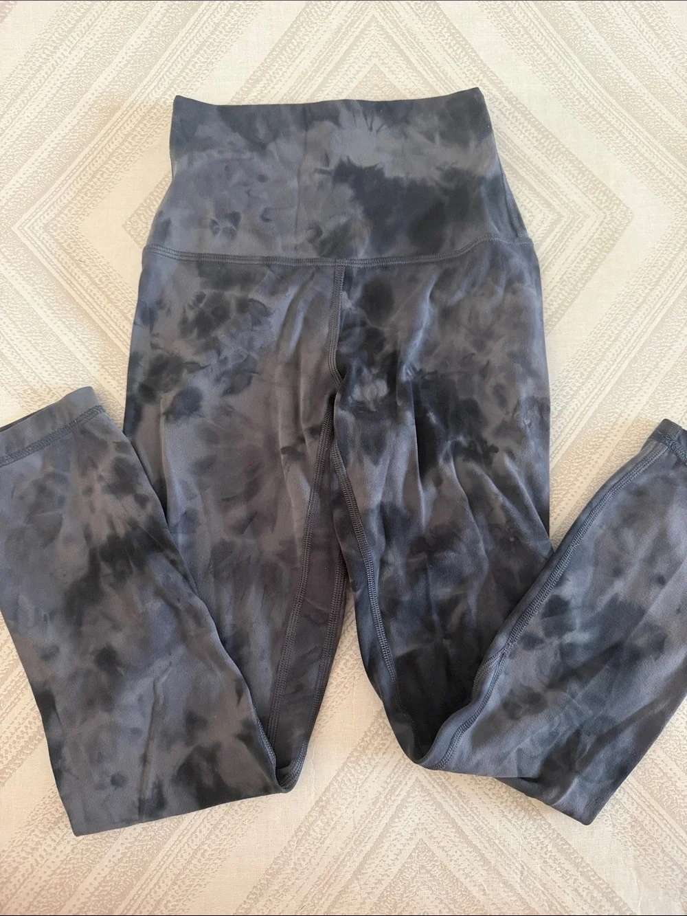 Lululemon Women’s Size 0 Gray Black Tie Dye Splatter High Rise Leggings